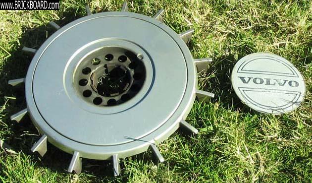 Volvo  -- 240 Hub Cap, 1986