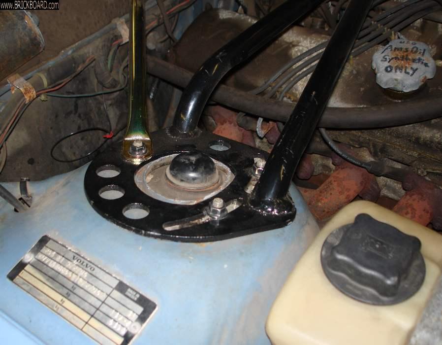 Volvo 200 -- Tower to tower brace