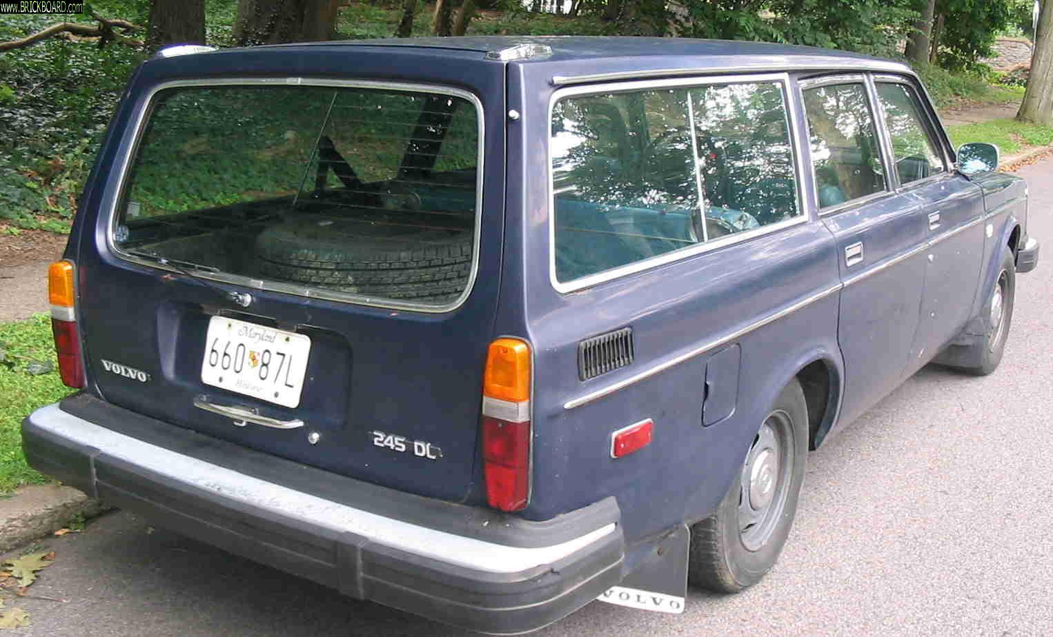 Volvo 200 -- '76 245DL one-owner