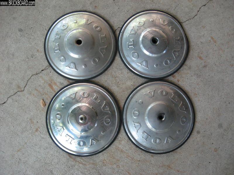 Volvo 140-160 -- Volvo 140 hubcaps