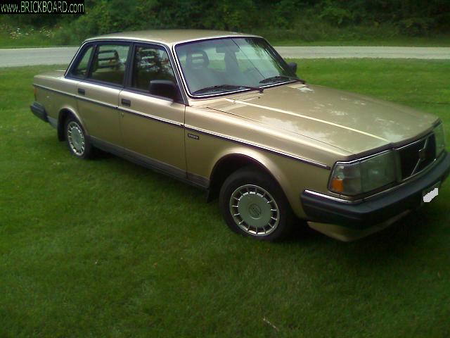 Volvo 200 -- 1989 Volvo 240DL