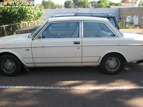 Volvo  -- 77 242 White Sideshot