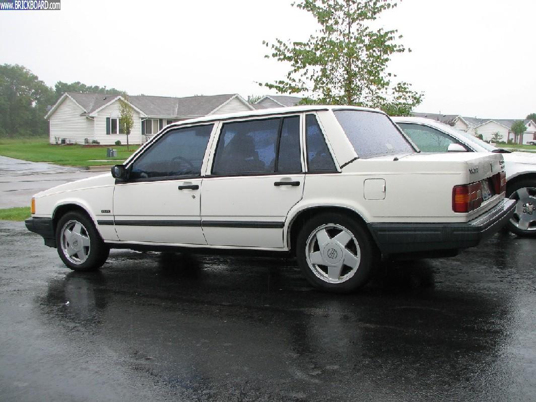 Volvo 700 -- The 740