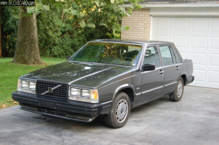 Volvo 700 -- First try at painting