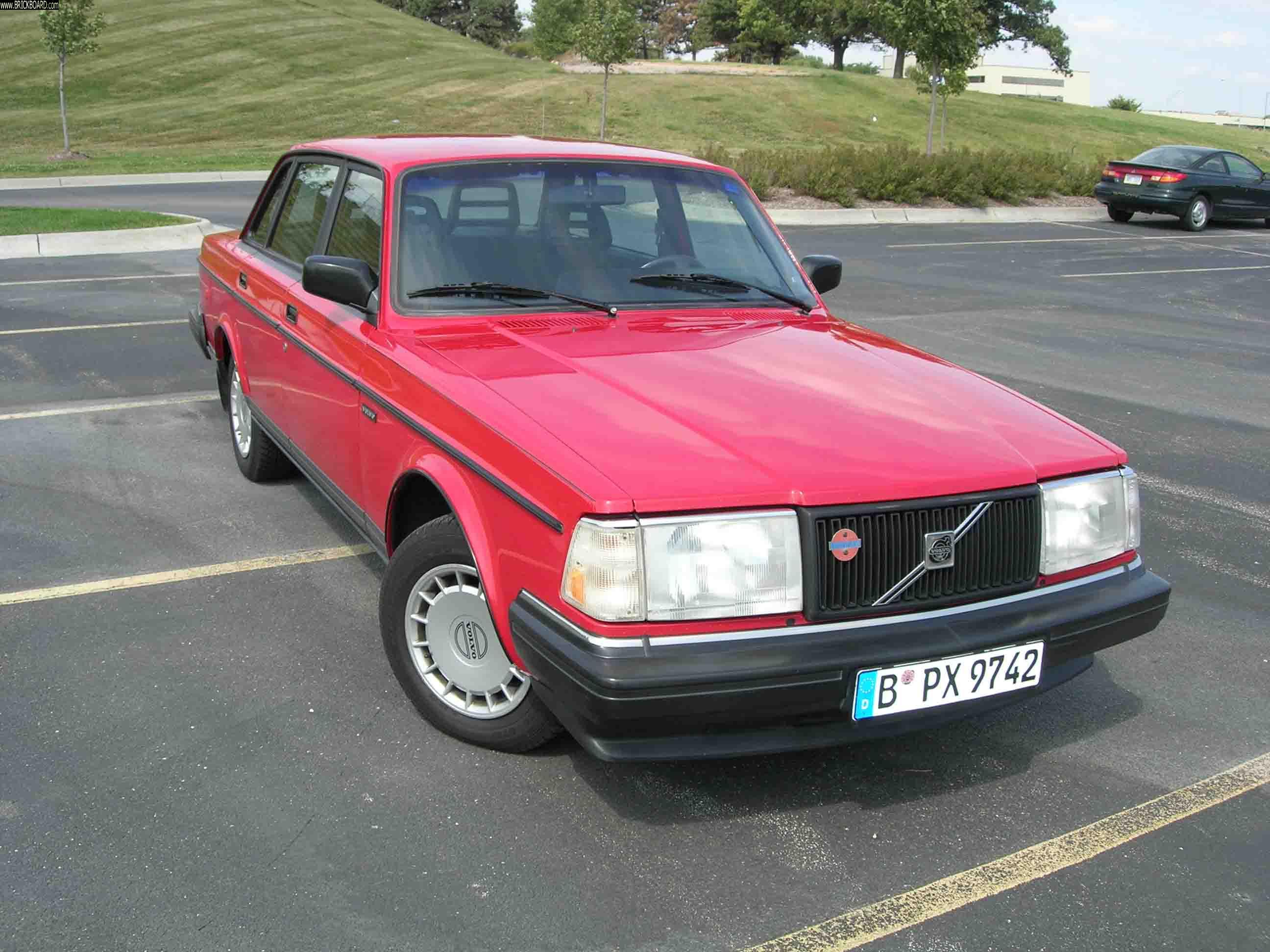 Volvo 200 -- My beloved brick