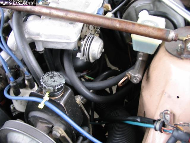 Volvo 200 -- Volvo 240 Manual Idle Air Valve, Hose Routing