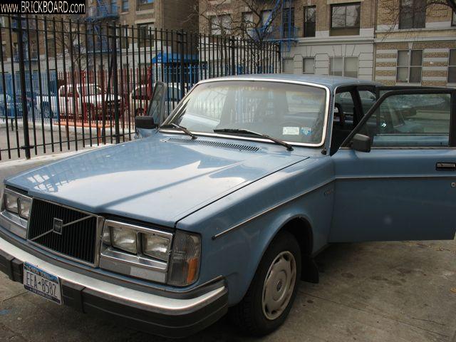 Volvo 200 -- 1982 Volvo 240 DL