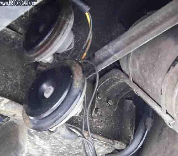 Volvo 200 -- Horn relocation