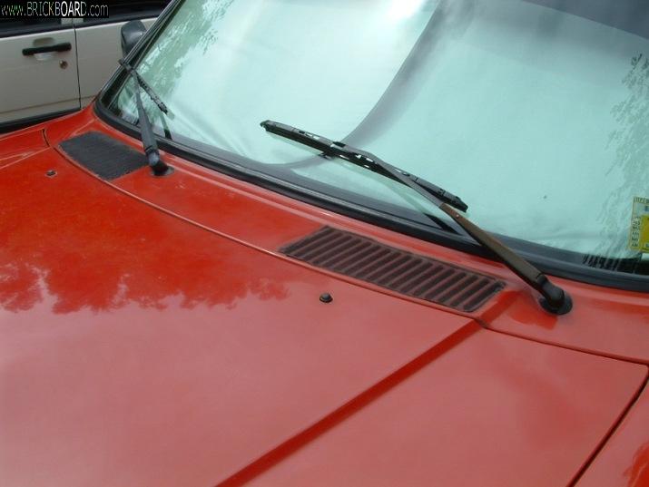 Volvo 200 -- 240 gutter guard