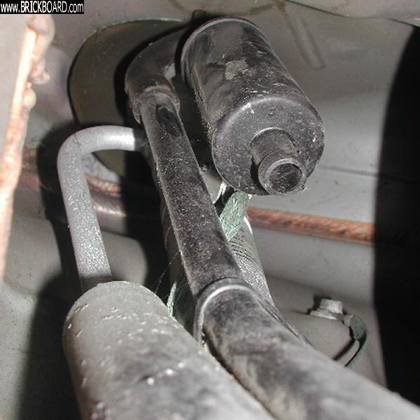 Volvo V70 -- V70 2001 gas filler and Evap control piping from inside RR wheel well