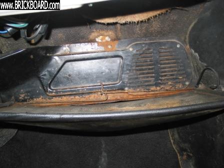 Volvo 120-130 -- Parcel shelf