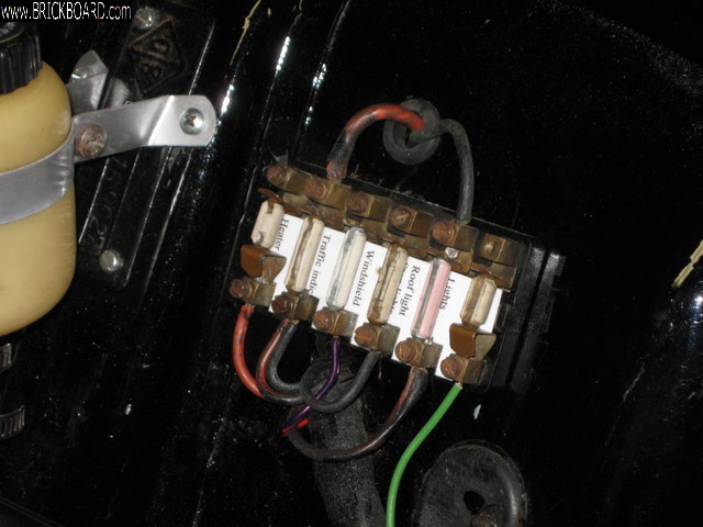 Volvo 444-544 -- Fuse Panel