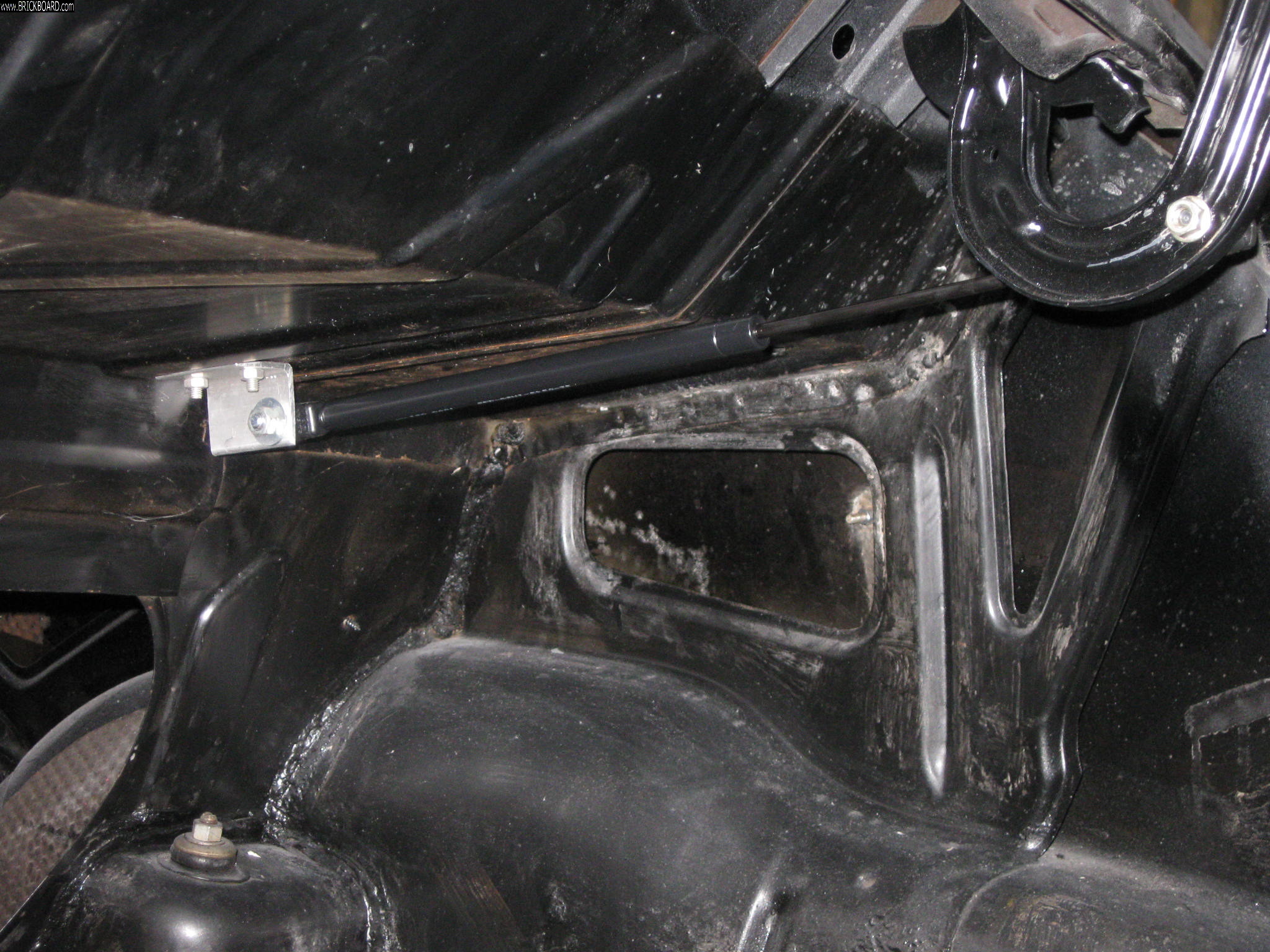 Volvo 444-544 -- 444 Trunk Lifts