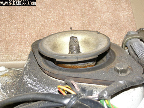 Volvo 850 -- Upper rear shock mount