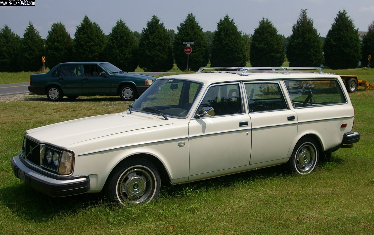 Volvo  -- 1976 265DL