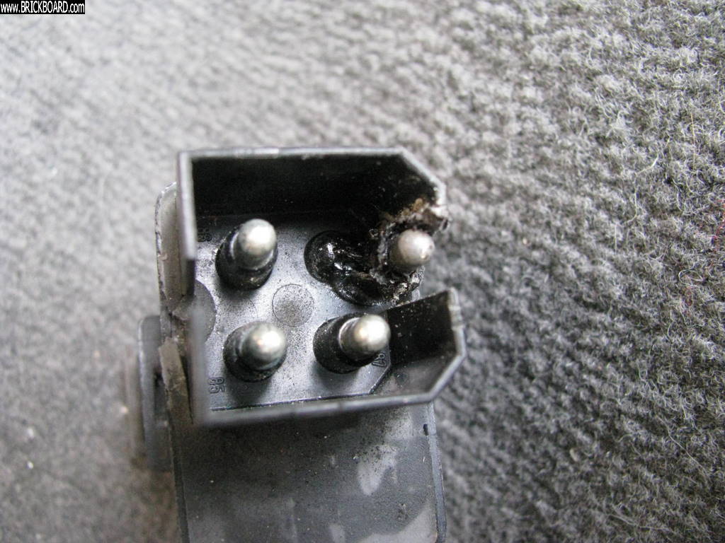 Volvo  -- !971 740 RSR Relay showing shifted terminal/pin