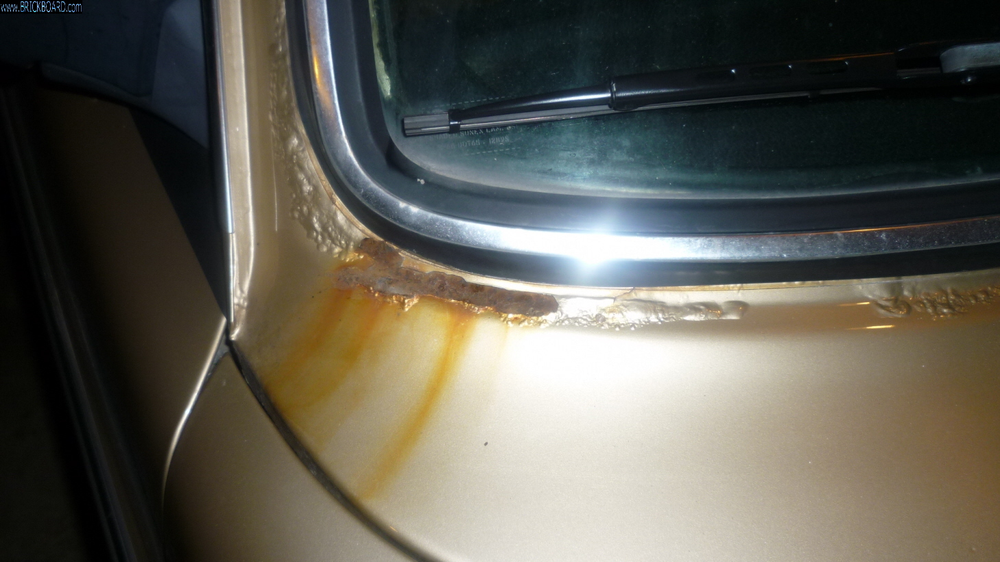 Volvo 200 -- 240 windshield rust