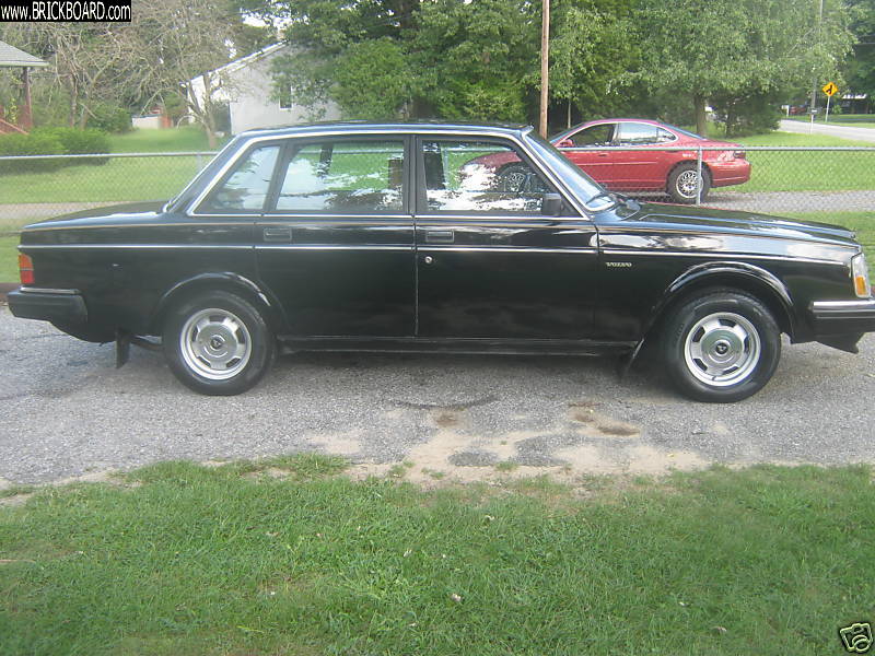 Volvo 200 -- 1985 DL  a/k/a 240 DL