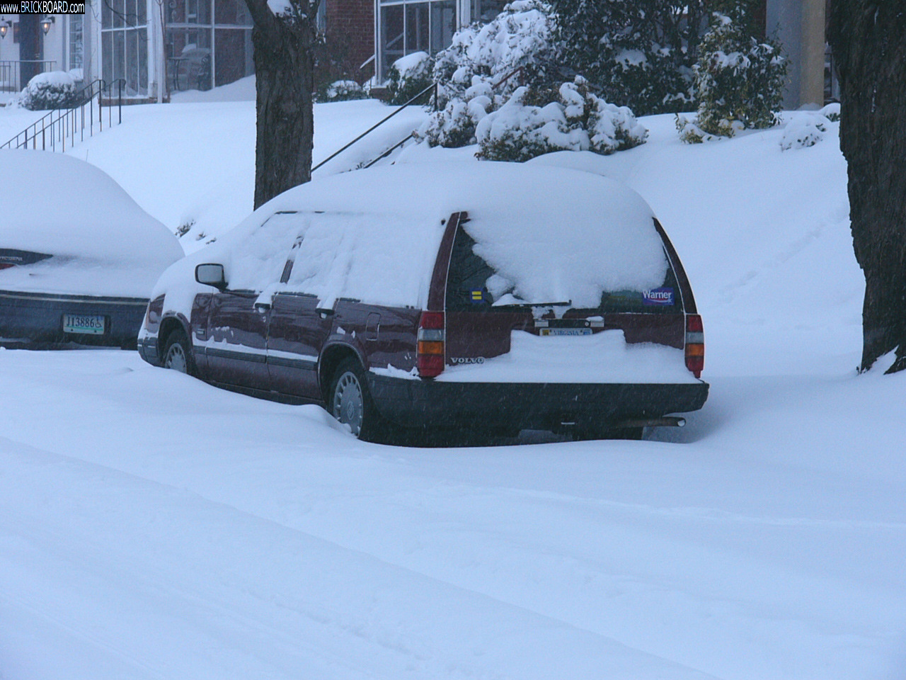 Volvo  -- 1993 945 in the snow