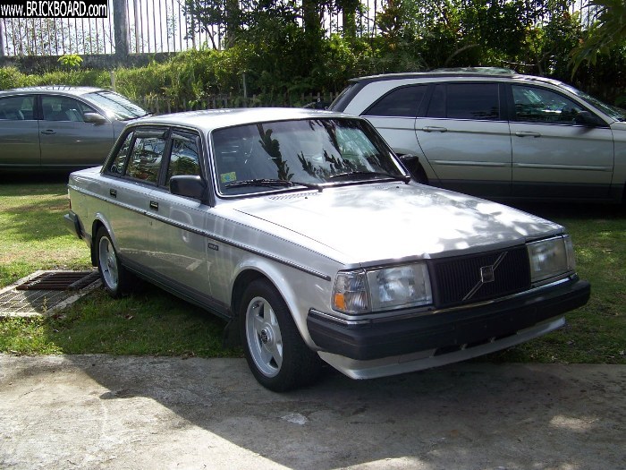Volvo 200 -- Volvo 244GLE  up in Bo. Masas