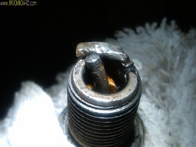 Volvo 700 -- Bad spark plug