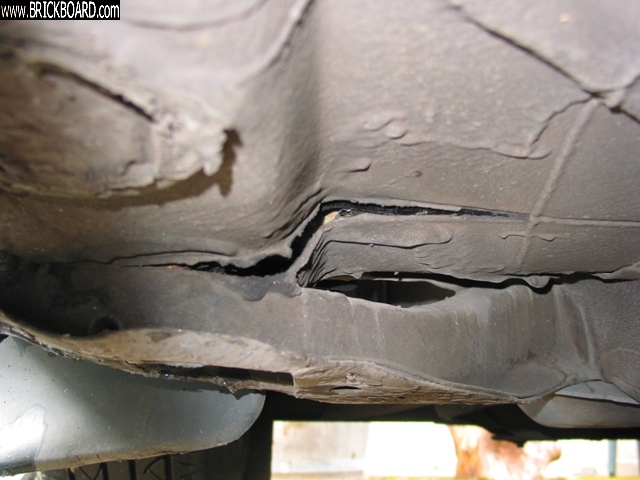 Volvo 200 -- left front underbody split