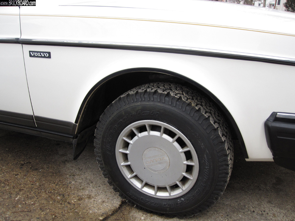 Volvo 200 -- Monster Truck Volvo (1989 245)