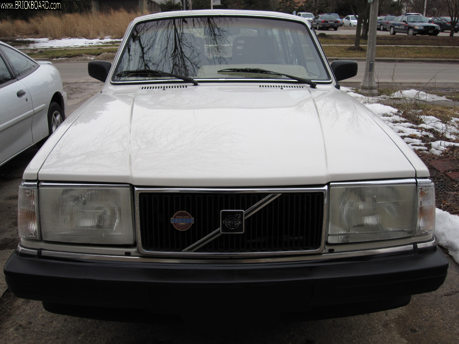 Volvo 200 -- Mileage Badge on 1989 245