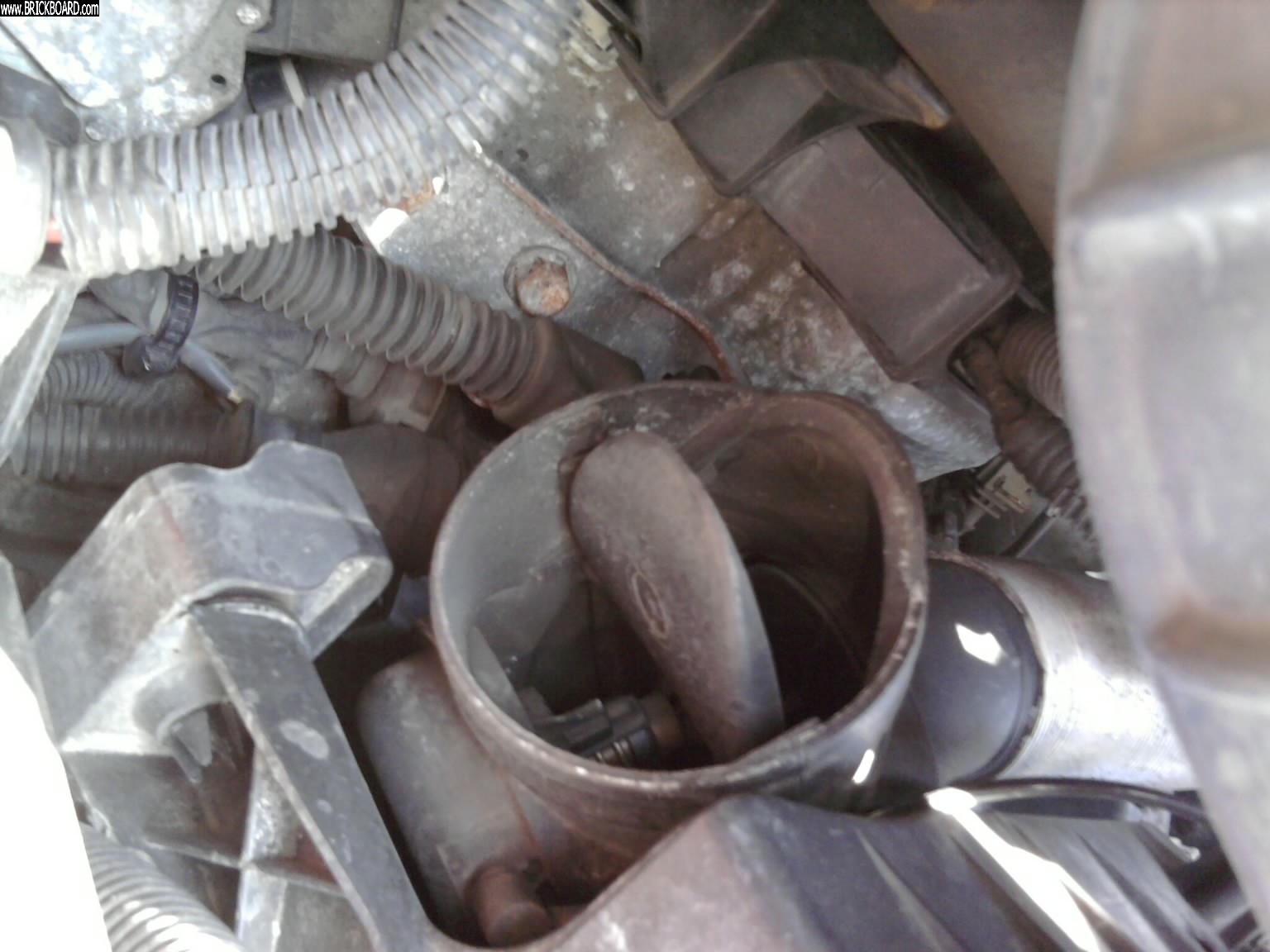 Volvo V70 -- air inlet flew away ?