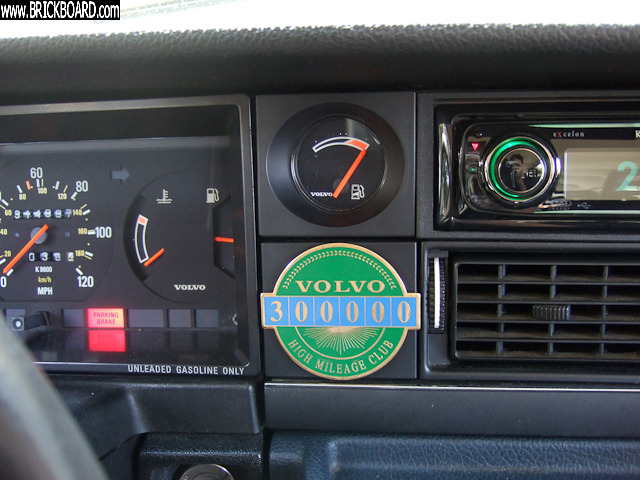 Volvo 200 -- economy gauge