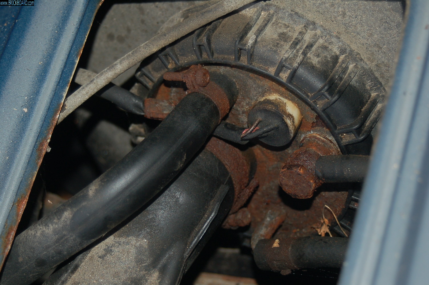 Volvo 700 -- 1991 745 fuel pump