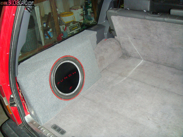 Volvo  -- Custom 940 Wagon Subwoofer box