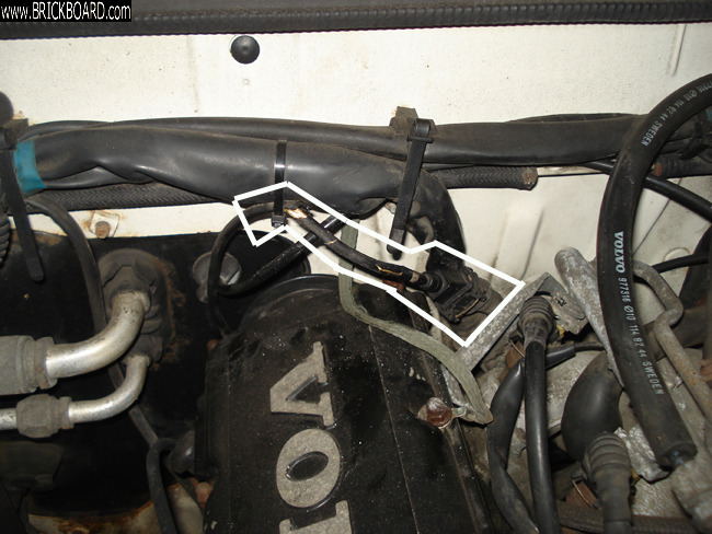 Volvo 200 -- oil sending wire?