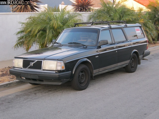 Volvo 200 -- The Black