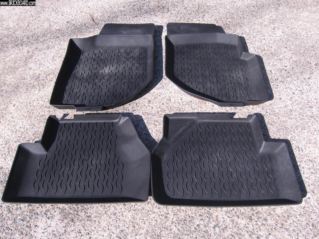 Volvo 700 -- Rensi Floor Trays 700/900