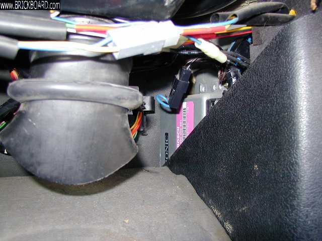 Volvo 200 -- pink label -561 ECU