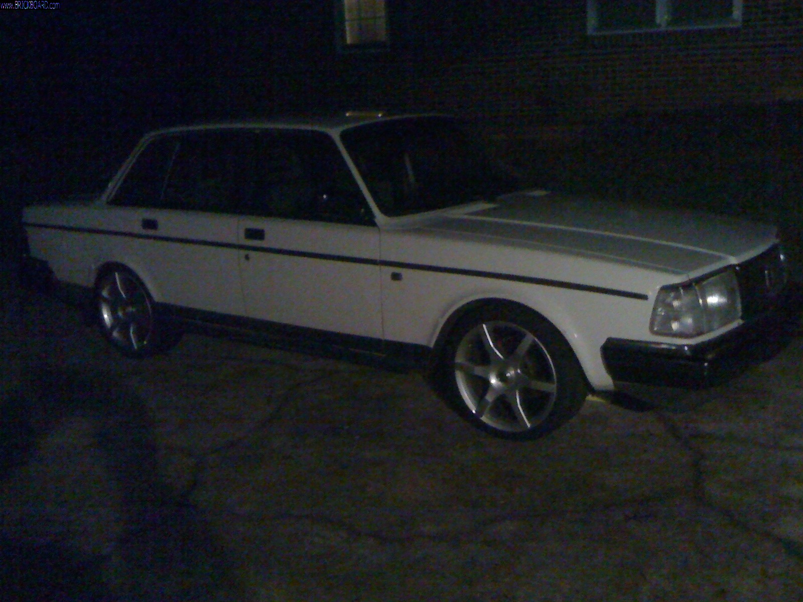 Volvo 200 -- Aftermarket wheels