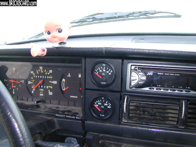 Volvo 200 -- added an oil press & temp gauge