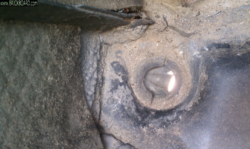 Volvo 700 -- Rubber plug passenger side trunk (Wagon)