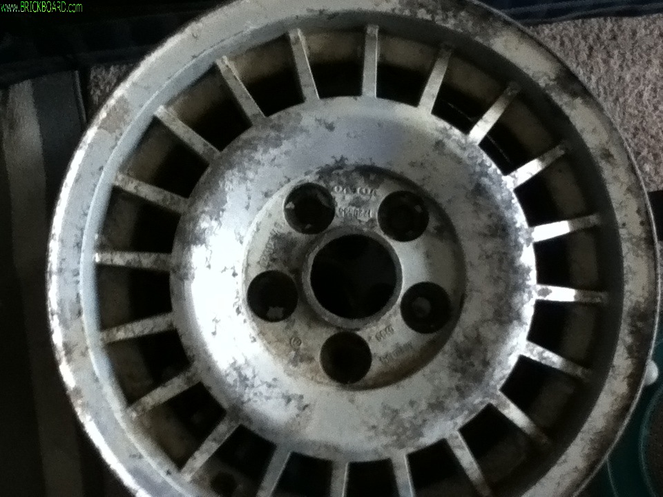 Volvo 200 -- Early GT Wheel