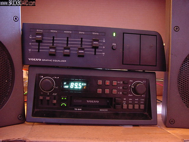 Volvo  -- Volvo TD-6141 Stereo Autoradio from a 1990 740 with EQ (for my 240?)